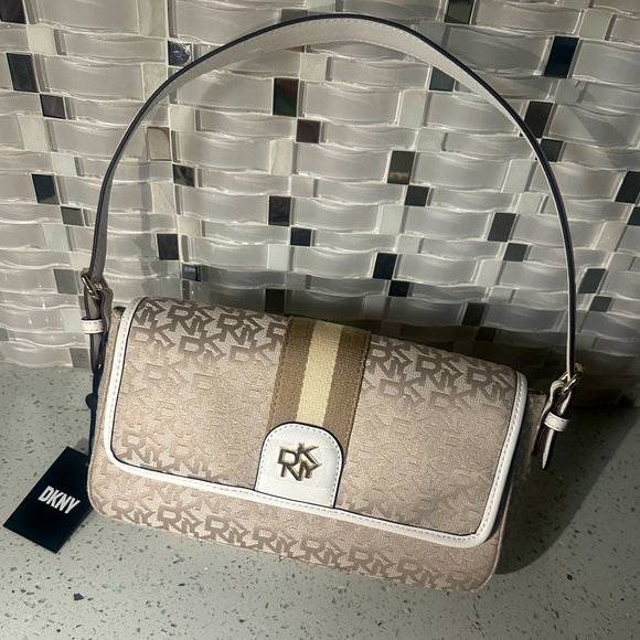 DKNY Carol Shoulder bag - Picture 2 of 3